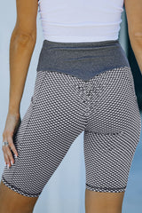 Black Side Pockets Ruched Butt Lifting Yoga Shorts