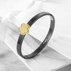 LUCKY CLOVER BANGLE