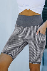 Black Side Pockets Ruched Butt Lifting Yoga Shorts