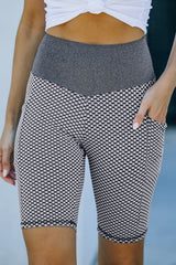 Black Side Pockets Ruched Butt Lifting Yoga Shorts